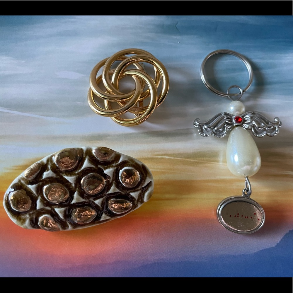 Mix pieces - Brown dot, gold tone twisted brooch, white angel keychain - 3 pcs